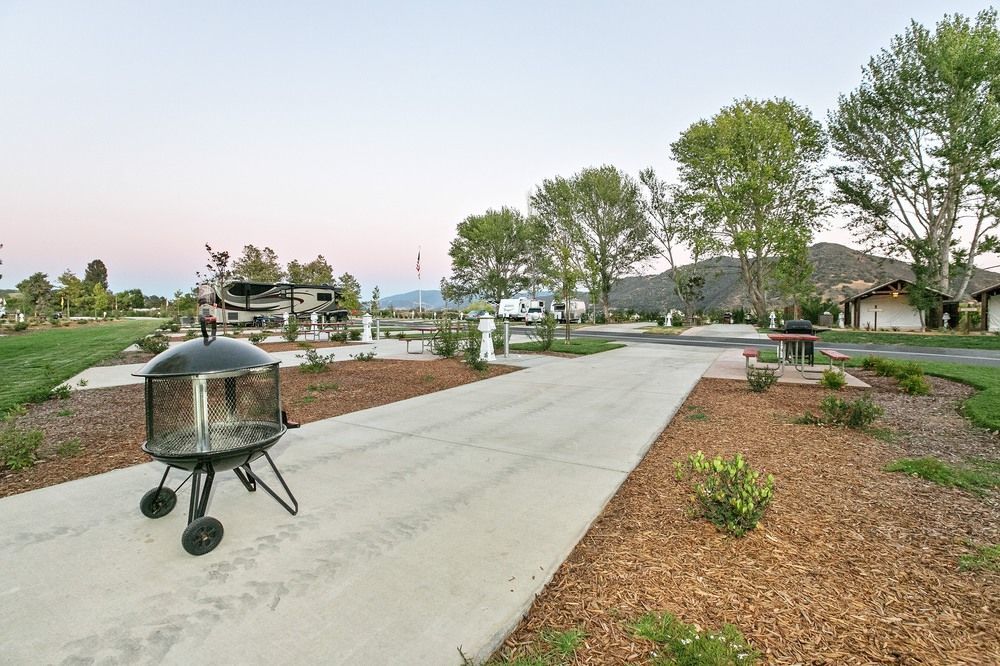 Flying Flags Rv Resort & Campground บิเอลตัน ภายนอก รูปภาพ