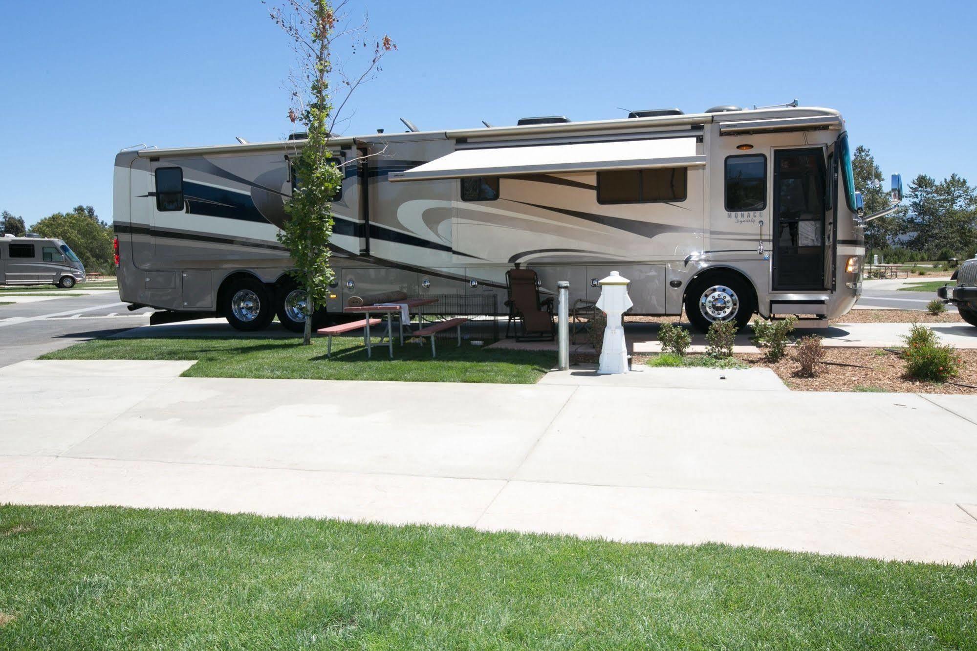 Flying Flags Rv Resort & Campground บิเอลตัน ภายนอก รูปภาพ